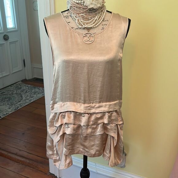 NWT $265 Sz M Theory Beige Satiny Flounce Top - Picture 1 of 10